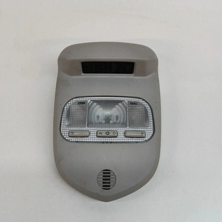 Priekšējo sēdvietu apgaismojuma lukturis 9664702780