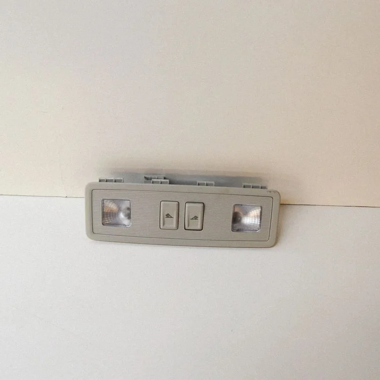 Priekšējo sēdvietu apgaismojuma lukturis 654947290