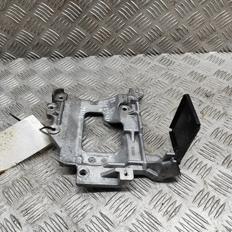 Kliimakompressori kinnitusklamber 119105SK0A – Nissan Leaf II (ZE1) (2017-2025)