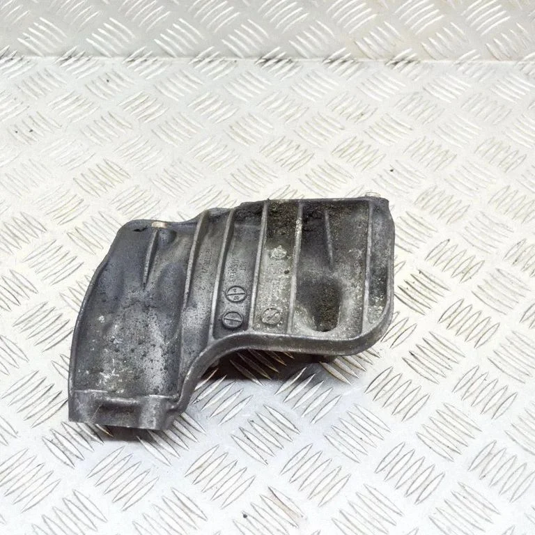 Wspornik sprężarki klimatyzacji – BMW Seria 5 E60 E61 (2004-2010)