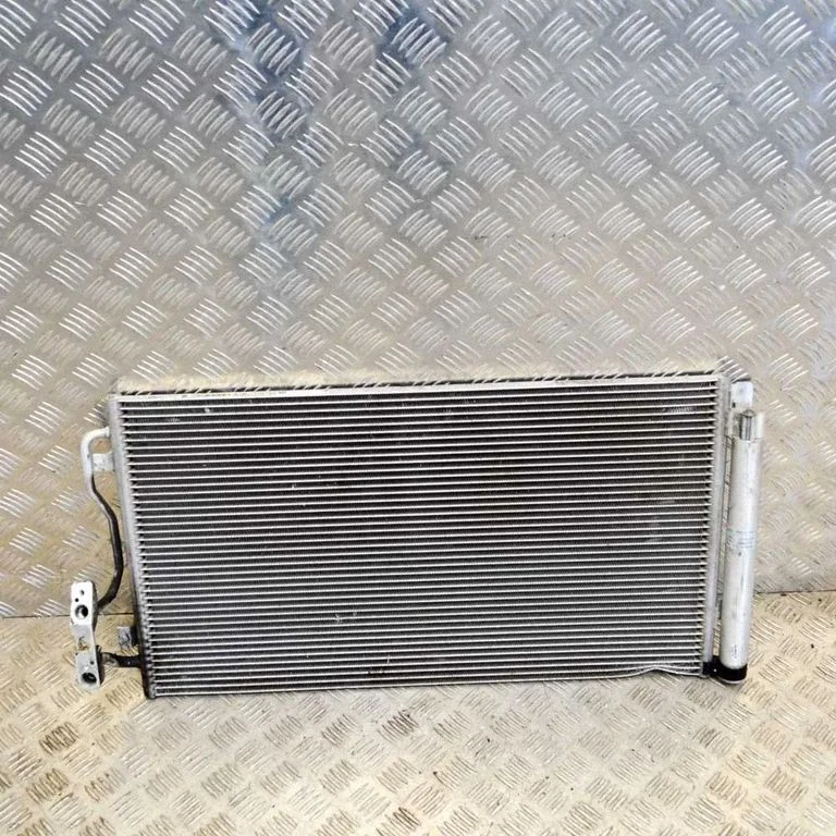 Kliimaseadme jahutusradiaator (kondensaator) M151770J