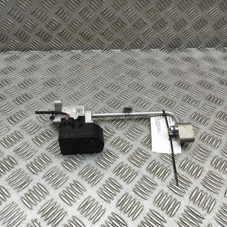 Air conditioning (A/C) pipe/hose – Porsche Taycan 9J1 (2019-)