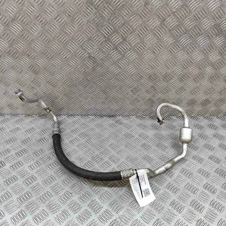 Air conditioning (A/C) pipe/hose – Land Rover Range Rover L405 (2013-2021)