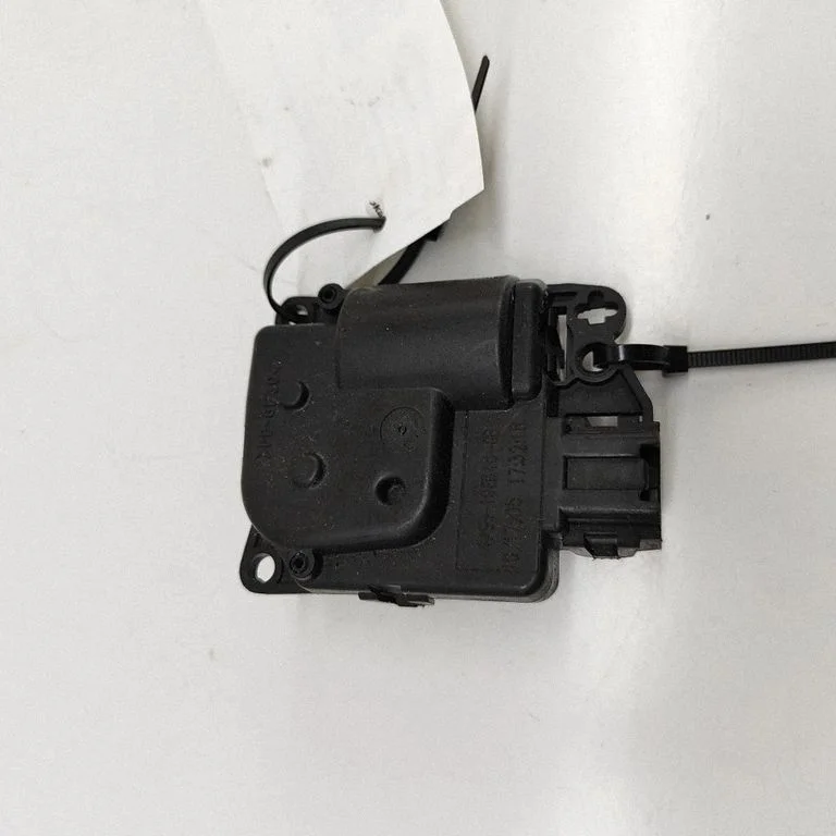 Gaisa aizvara motoriņš/aktuators 4ASH19E61608