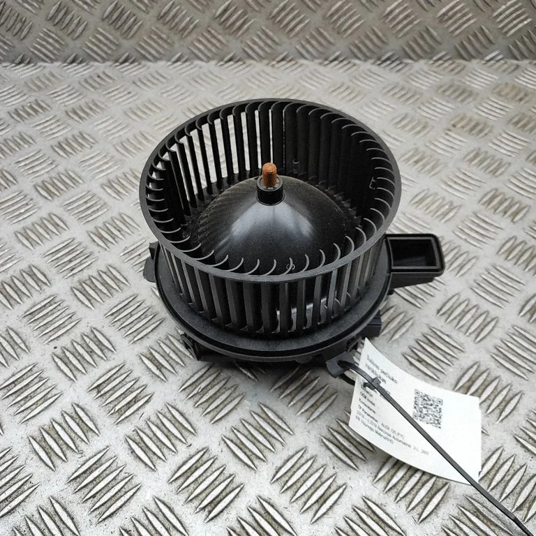 Krāsniņas ventilators/pūtējs – Audi Q5 SQ5 FY (2017-2025)