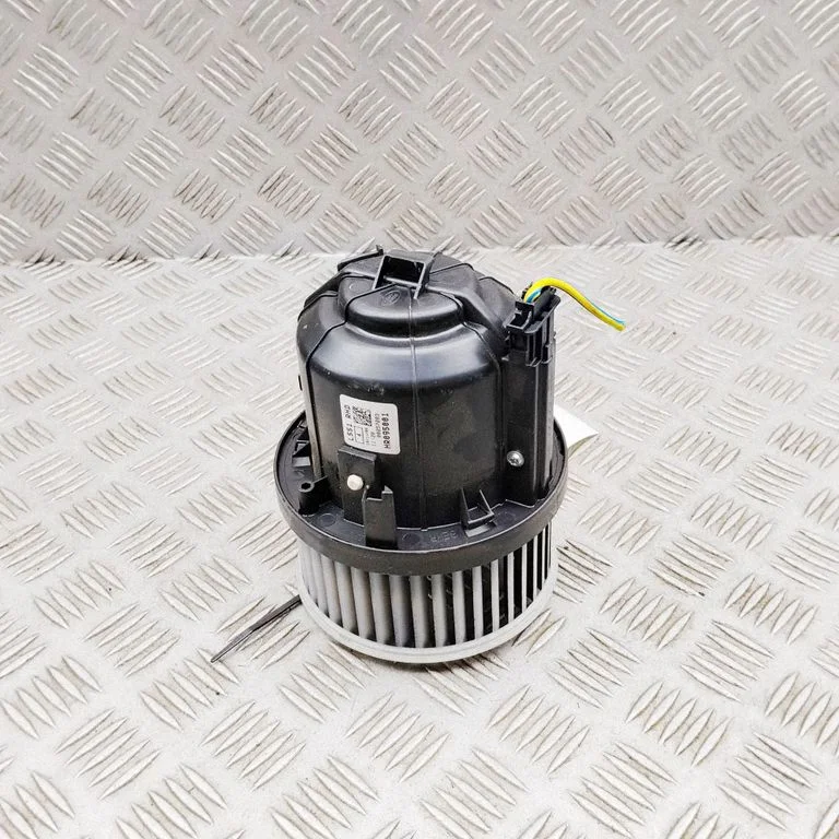 Krāsniņas ventilators/pūtējs K8D218456BB