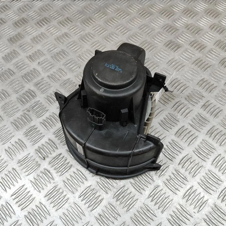 Krāsniņas ventilators/pūtējs 7L0820021H
