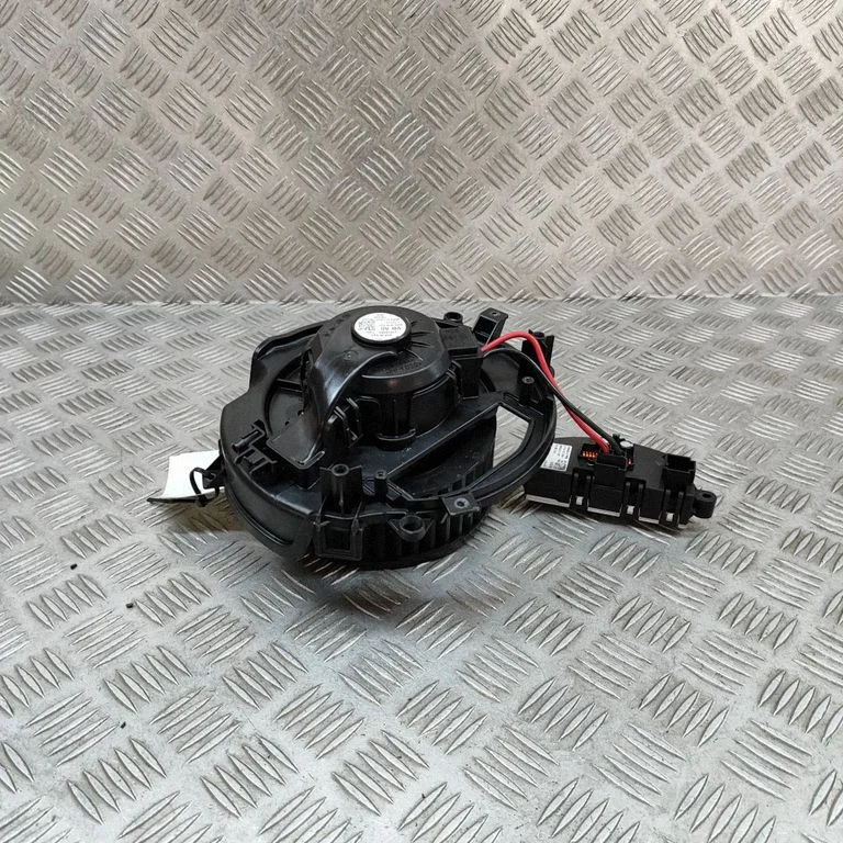 Krāsniņas ventilators/pūtējs 5Q0907521F