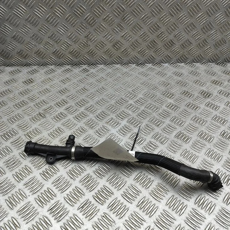 Variklio aušinimo vamzdelis (-ai)/ žarna (-os)