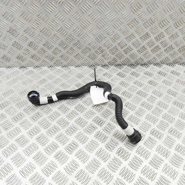 Variklio aušinimo vamzdelis (-ai)/ žarna (-os)