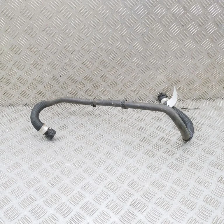 Variklio aušinimo vamzdelis (-ai)/ žarna (-os)