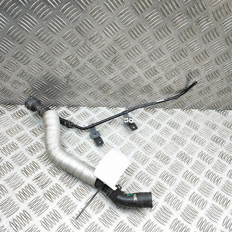 Variklio aušinimo vamzdelis (-ai)/ žarna (-os)