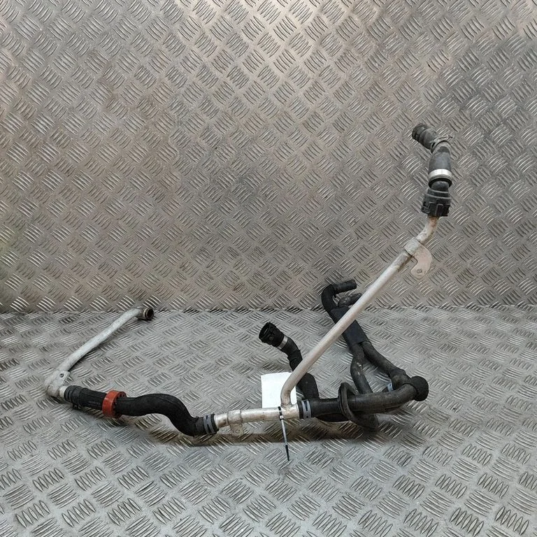 Motora dzesēšanas caurule (-es)/šļūtene (-es) 4G0819377K
