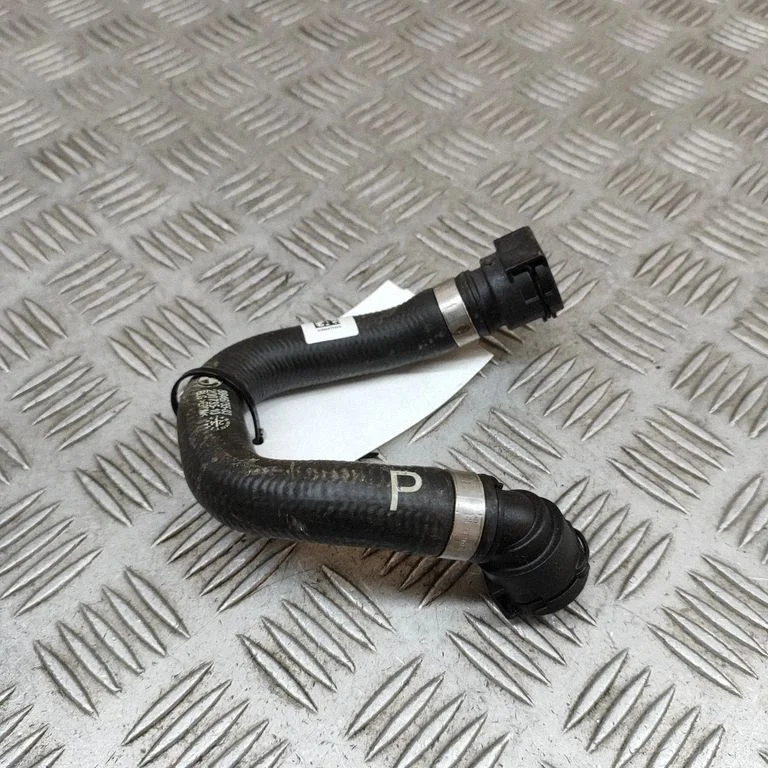 Mootori jahutusvedeliku toru / voolik 8846755