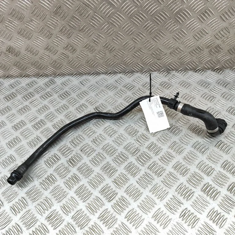 Motora dzesēšanas caurule (-es)/šļūtene (-es) A2975014200