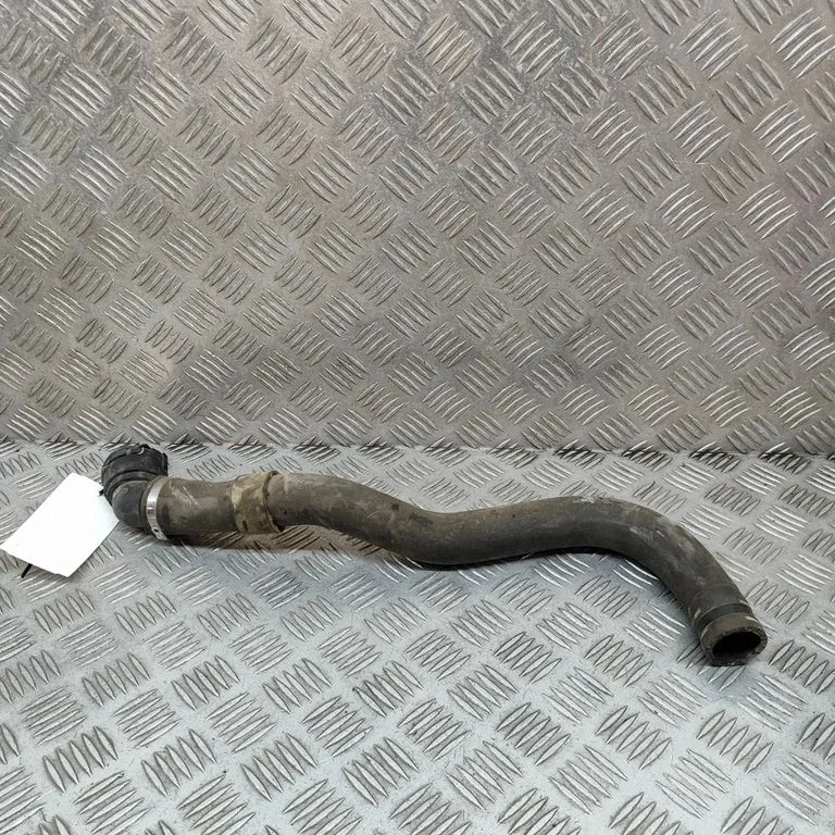 Variklio aušinimo vamzdelis (-ai)/ žarna (-os)