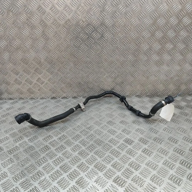 Motora dzesēšanas caurule (-es)/šļūtene (-es) A2438303600