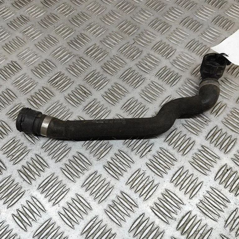 Engine coolant pipe/hose