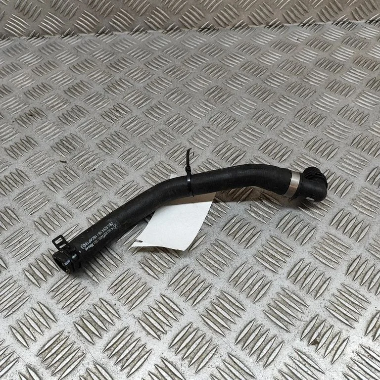 Motora dzesēšanas caurule (-es)/šļūtene (-es) A2938304400