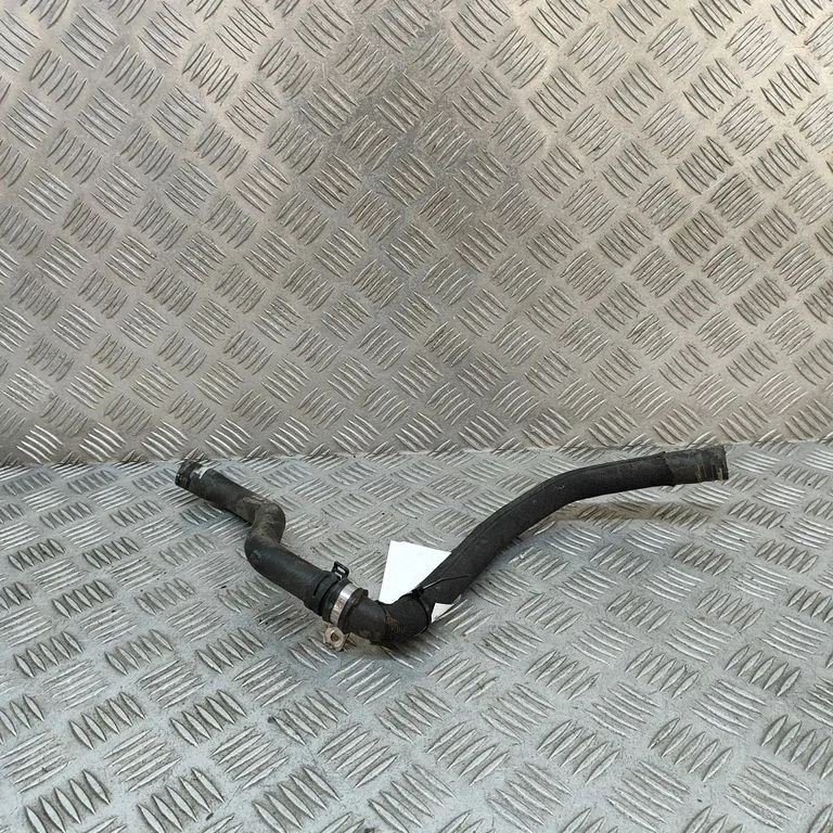 Motora dzesēšanas caurule (-es)/šļūtene (-es) 8R0819376T