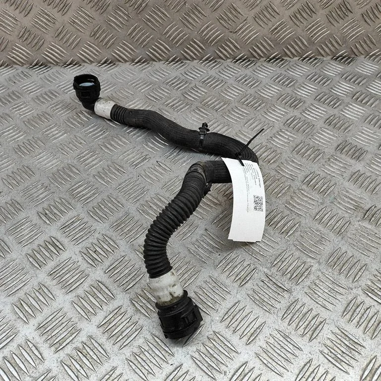 Motora dzesēšanas caurule (-es)/šļūtene (-es) 107759400E