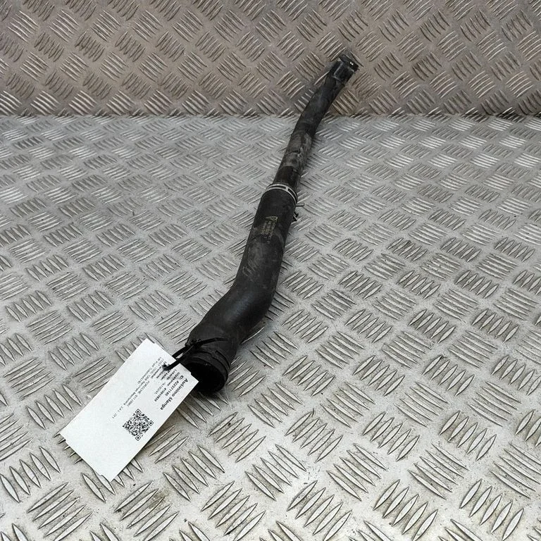 Variklio aušinimo vamzdelis (-ai)/ žarna (-os)