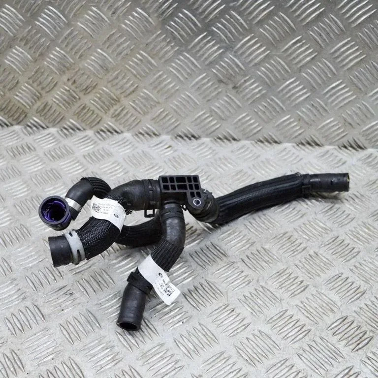 Variklio aušinimo vamzdelis (-ai)/ žarna (-os)