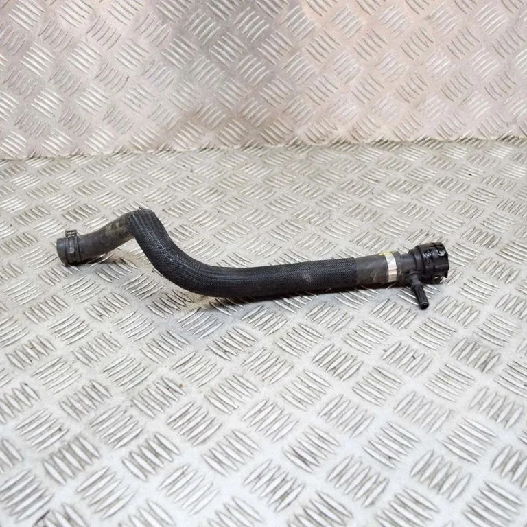 Variklio aušinimo vamzdelis (-ai)/ žarna (-os)