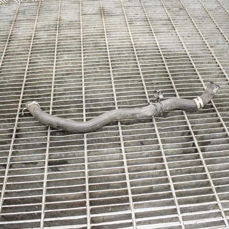 Engine coolant pipe/hose