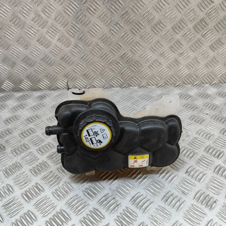 Jahutusvedeliku paisupaak YC158B099AA