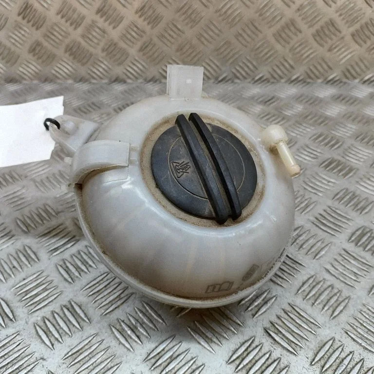 Dzesēšanas šķidruma izplešanās tvertne 5Q0121407G