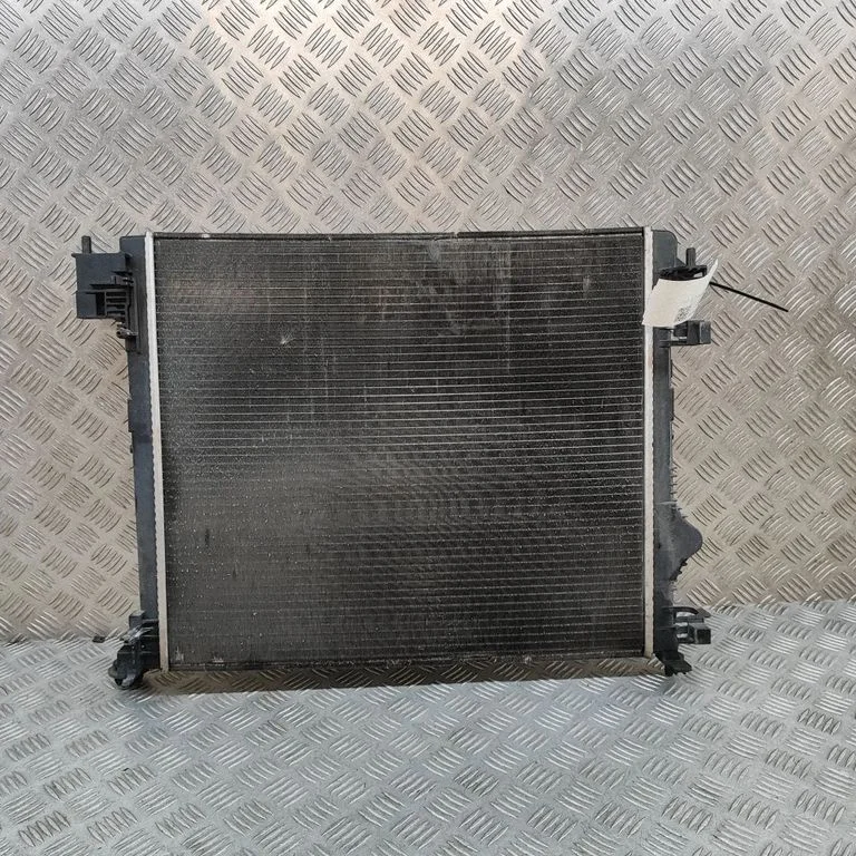 Dzesēšanas šķidruma radiators 214104ED0A