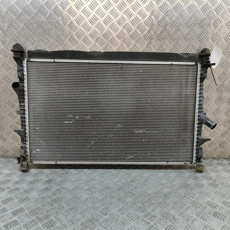 Jahutusvedeliku radiaator MEBK218005CC