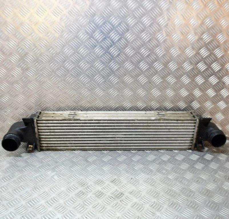 Vahejahuti radiaator 31338236