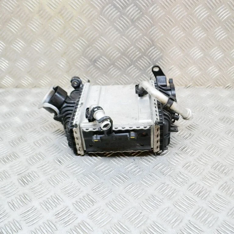 Starpdzesētāja (interkūlera) radiators A6540104604