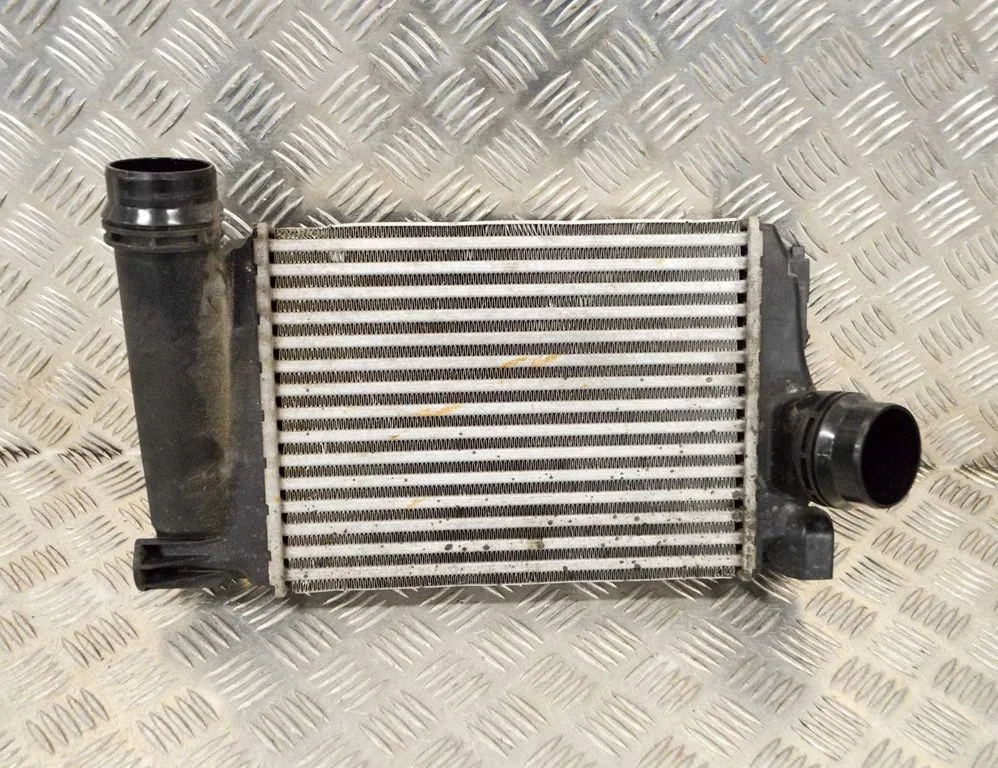 Starpdzesētāja (interkūlera) radiators M163233