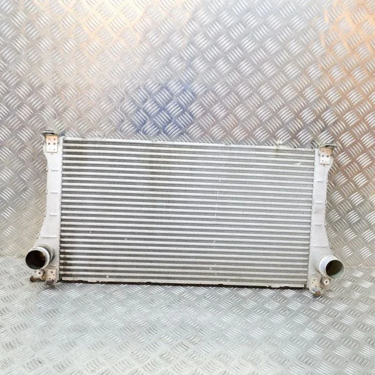 Vahejahuti radiaator – Toyota Avensis T270 (2012-2015)