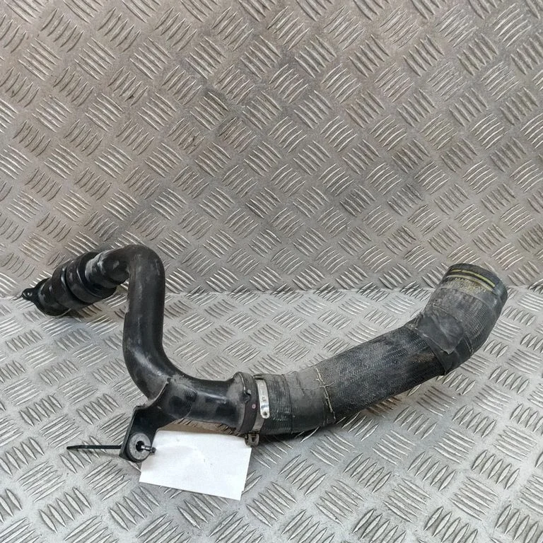 Vahejahuti voolik (-ud)/ toru (-d) 670038535 – Maserati Ghibli (2013-)