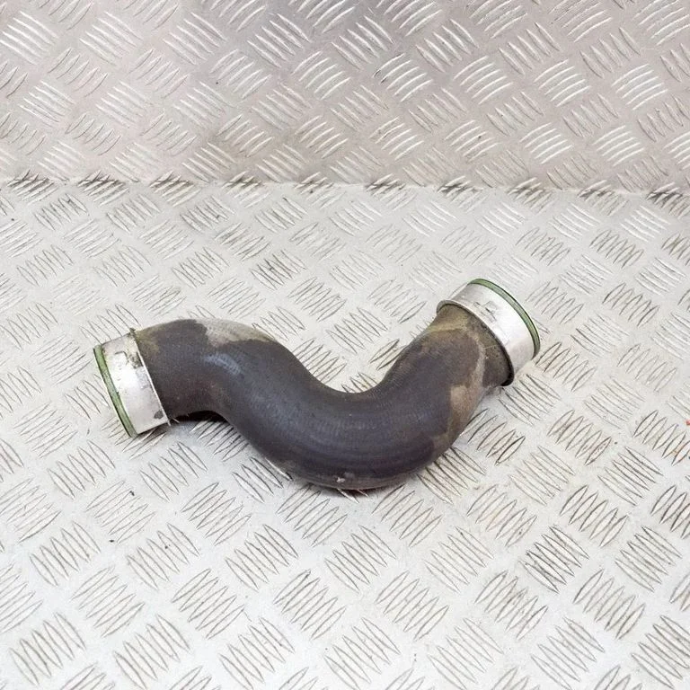 Vahejahuti voolik (-ud)/ toru (-d) – Volkswagen Passat B6 (2005-2010)