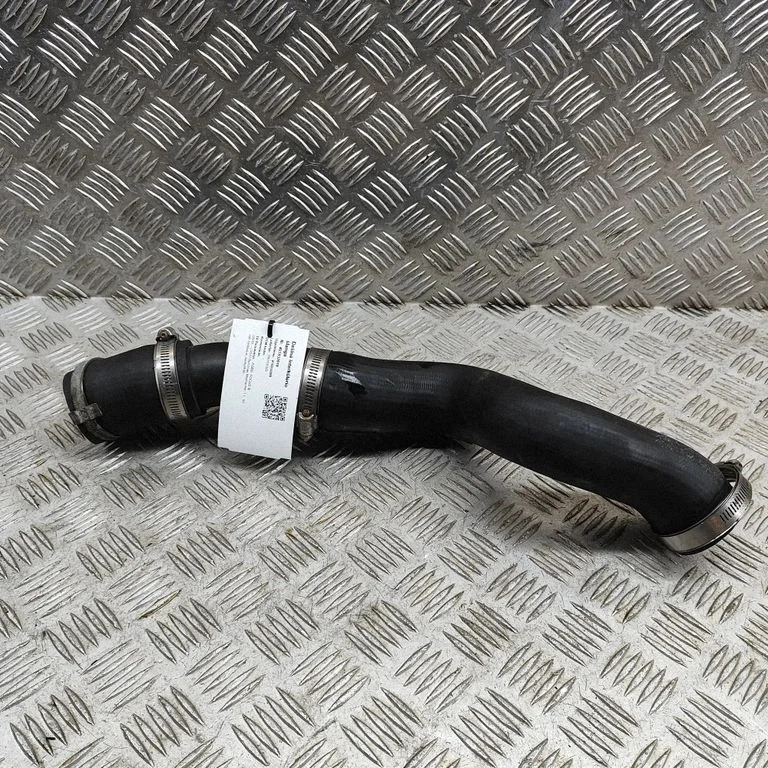 Vahejahuti voolik (-ud)/ toru (-d) BV619F479AA