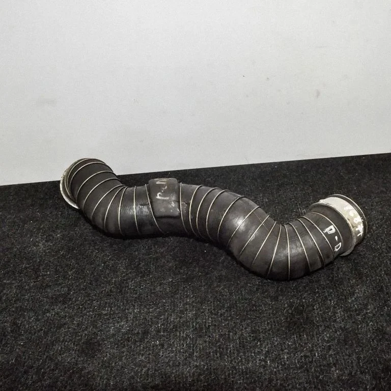 Intercooler hose/pipe – right