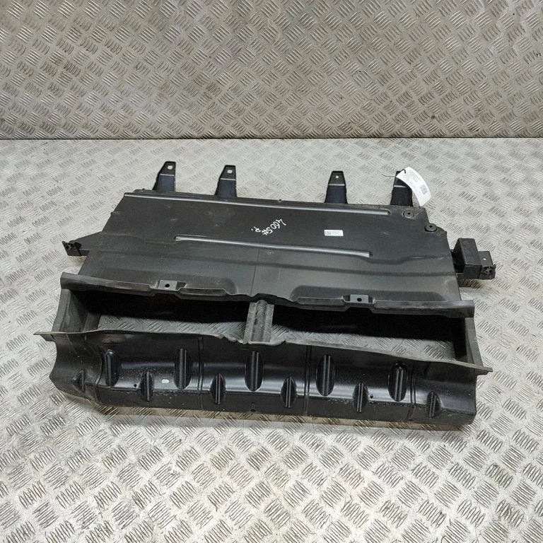Intercooler air guide/duct channel 8738428