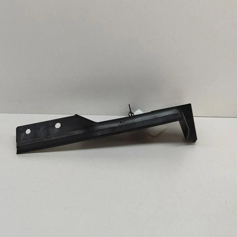 Intercooler air guide/duct channel LJ9B8A261AC