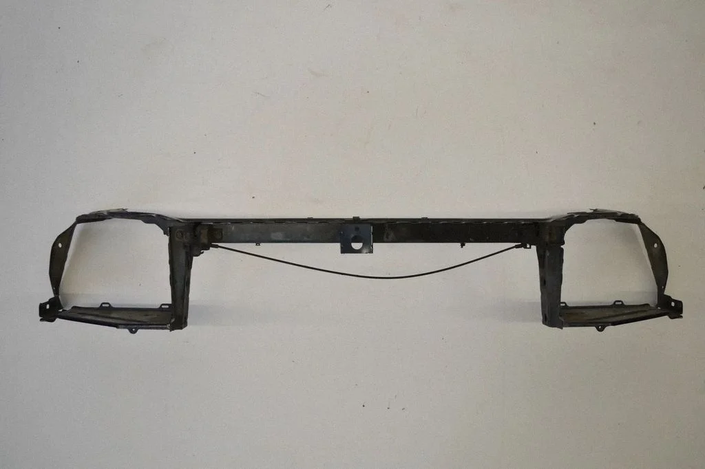 Radiaatori tugipaneel – Land Rover Freelander (1996-2006)