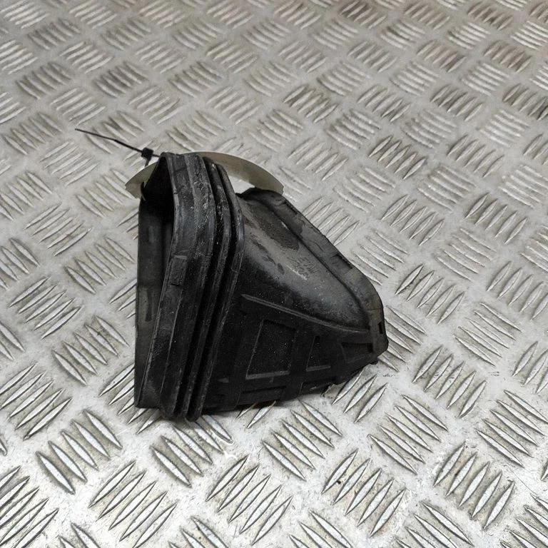 Gaisa ieplūdes kanāla detaļa (-as) 8K0129739B