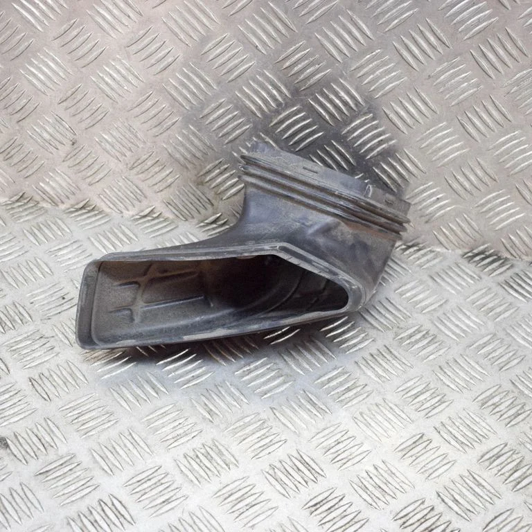 Gaisa ieplūdes kanāla detaļa (-as) 8K0129739A