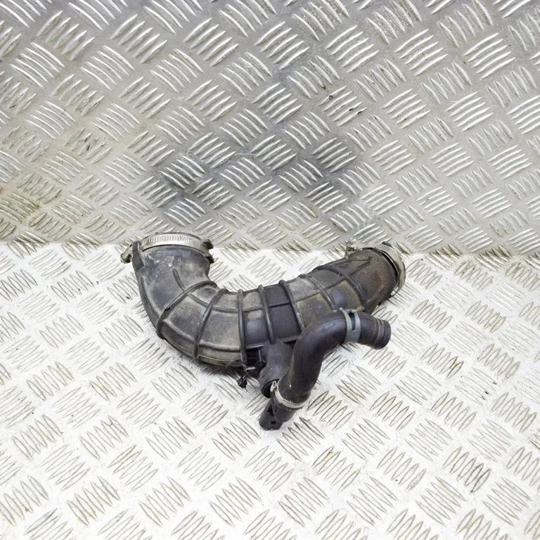 Air intake duct part 4H0129572 – Audi A8 S8 D4 4H (2010-2016)
