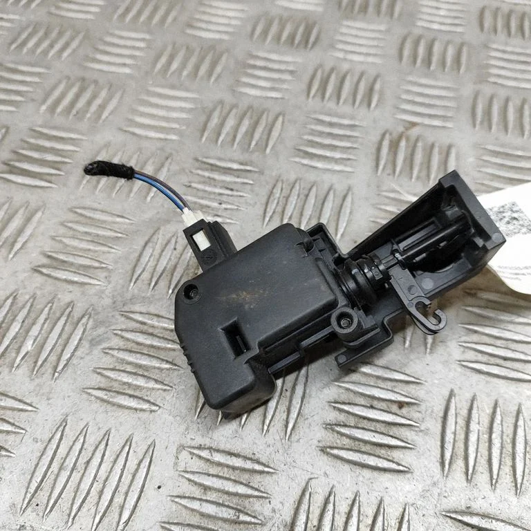 Fuel tank cap lock – Mercedes-Benz CLS-Class C218 X218 (2011-2017)