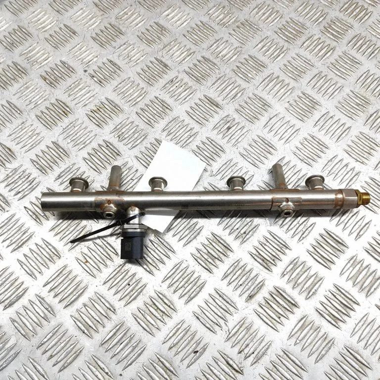 Fuel main line pipe – Porsche Macan (95B) (2019-)