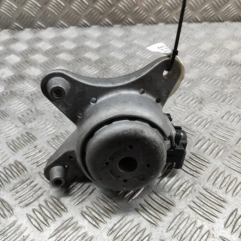 Engine mount bracket A1672409300